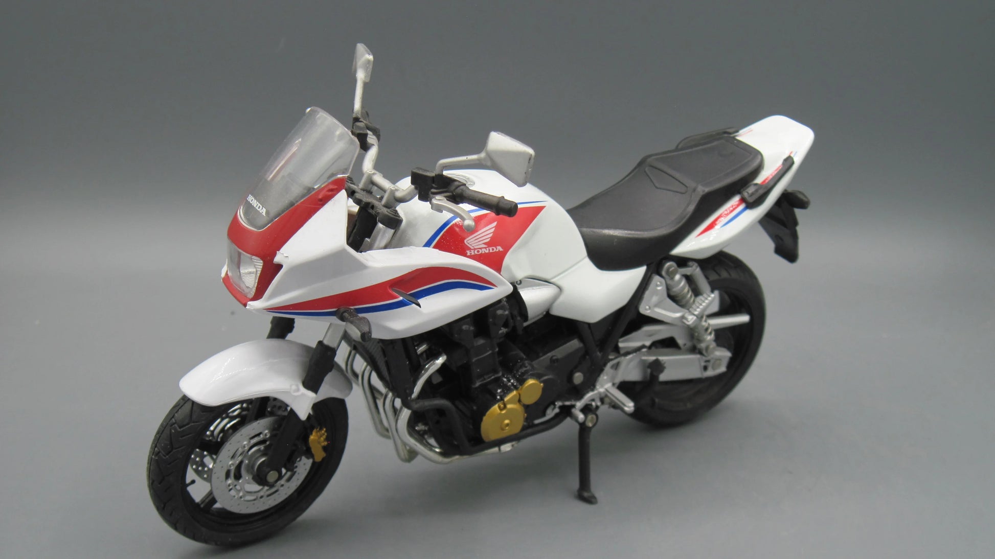 Maisto   Honda 1300 SB  White