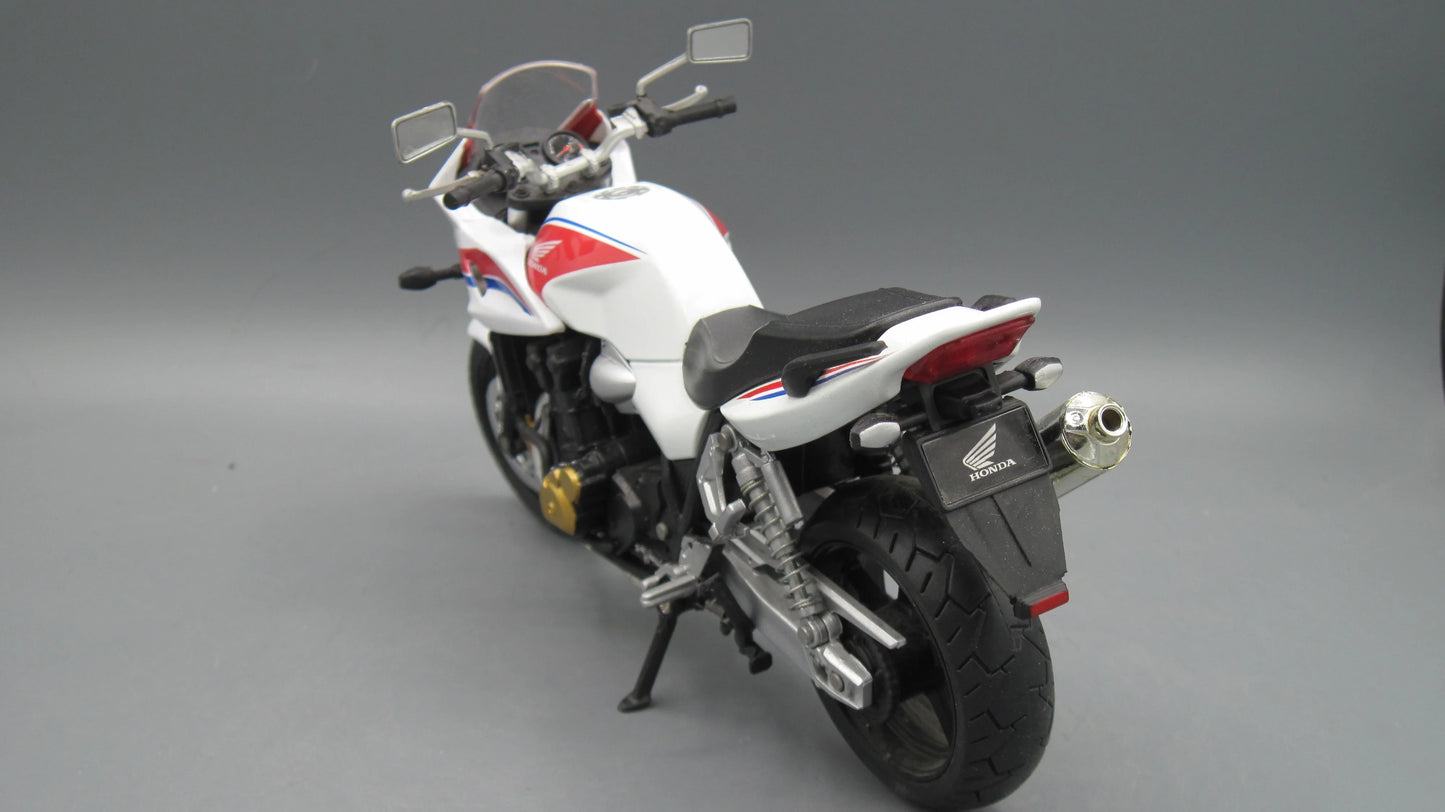 Maisto   Honda 1300 SB  White