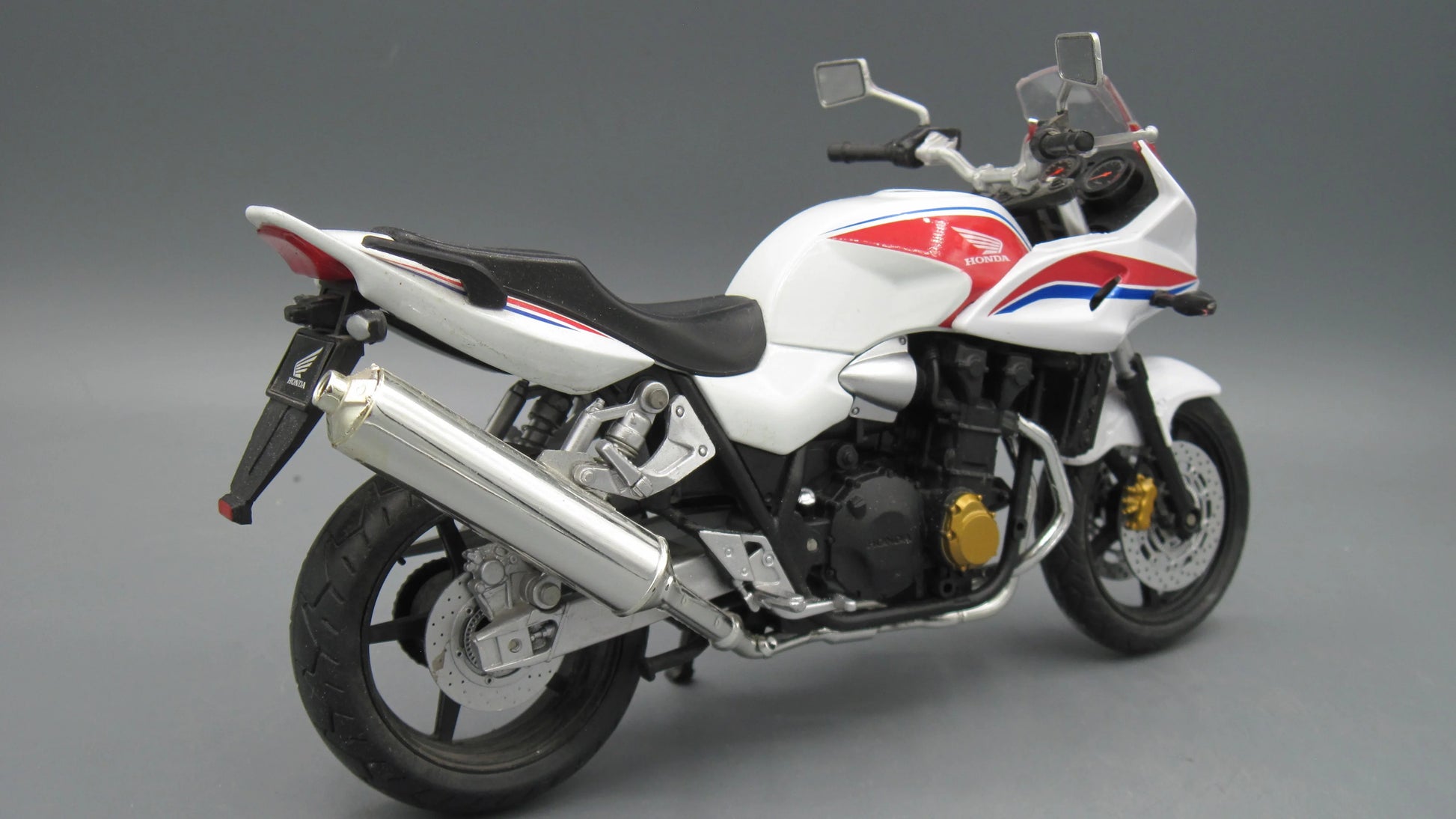 Maisto   Honda 1300 SB  White