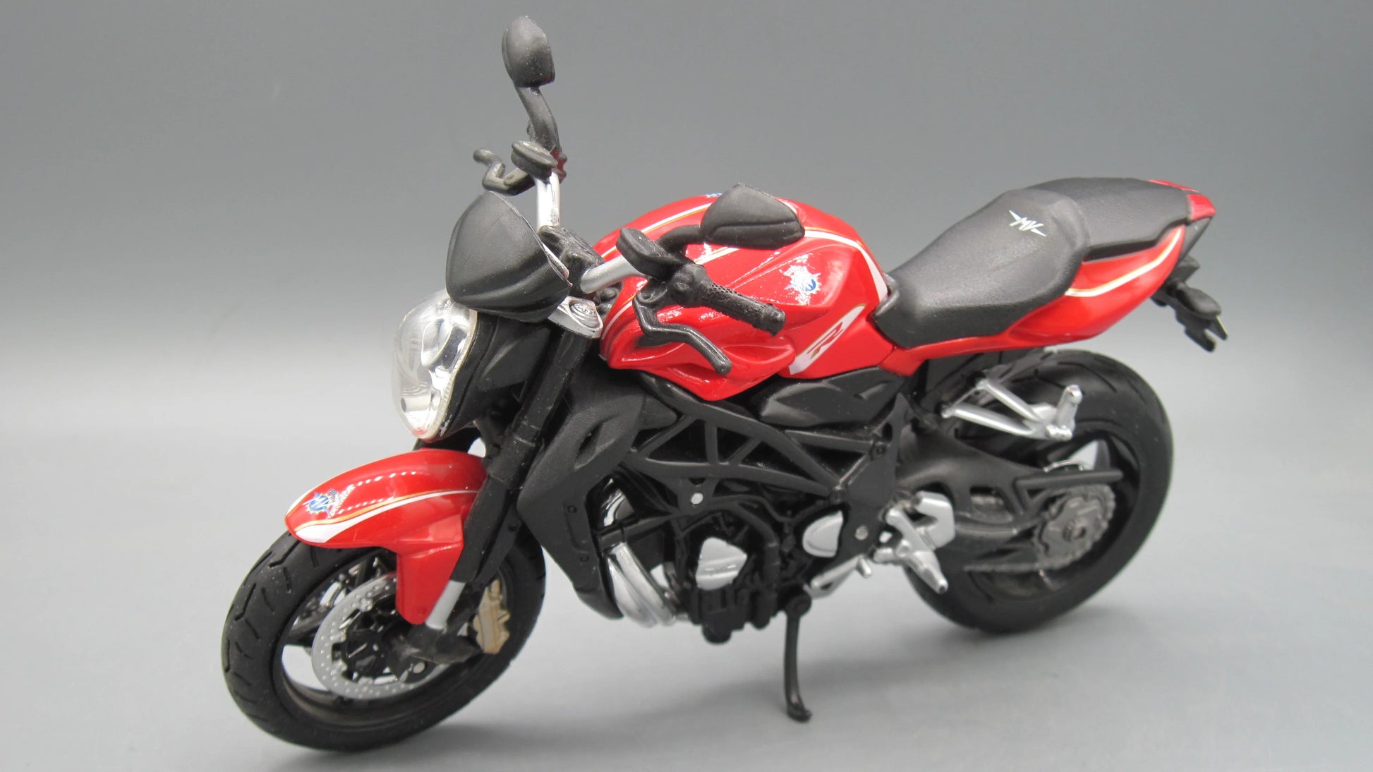 Maisto   MV Agusta Brutale 990D  Red