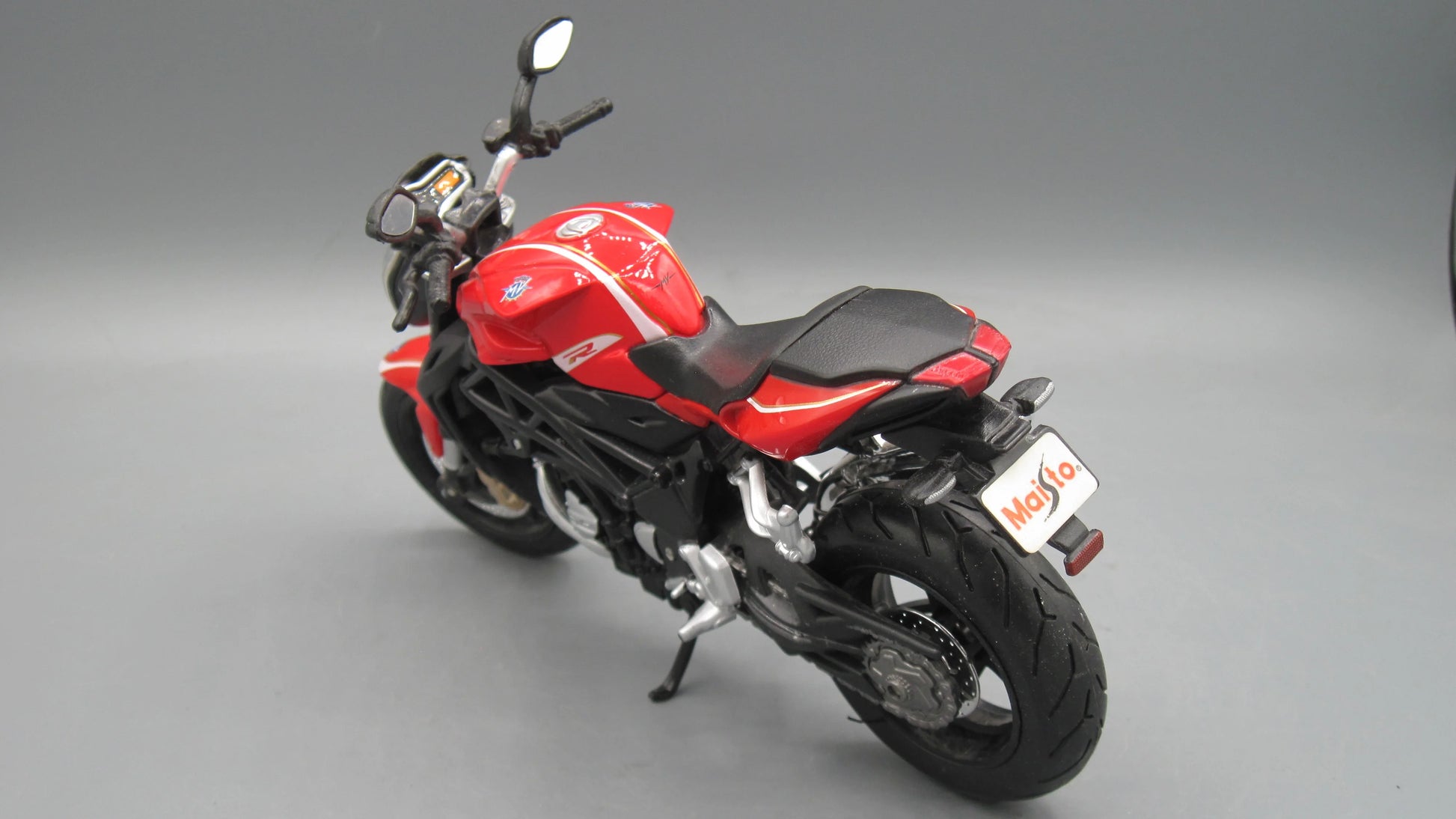 Maisto   MV Agusta Brutale 990D  Red