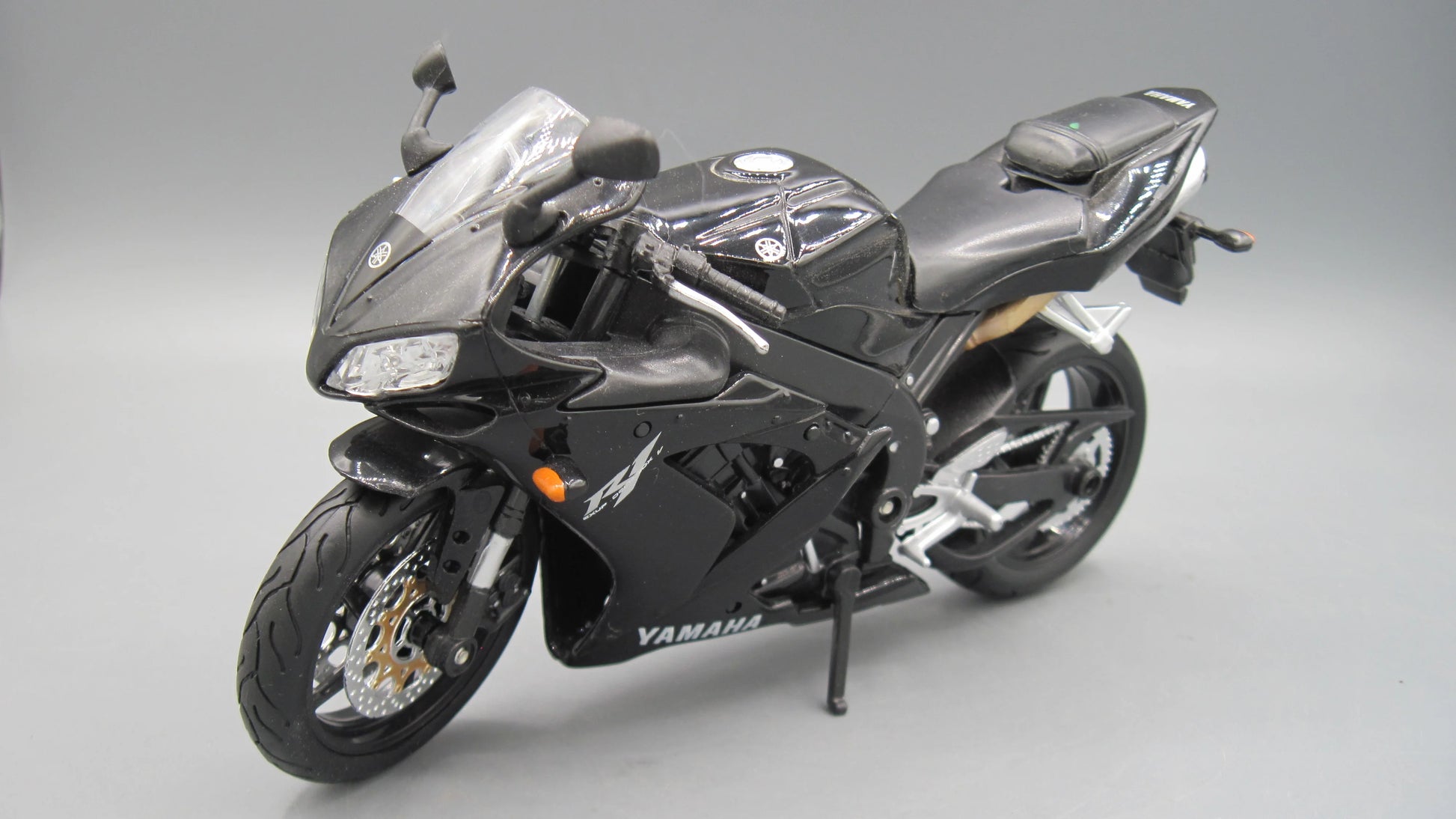 Maisto   Yamaha YZF-R1  Black