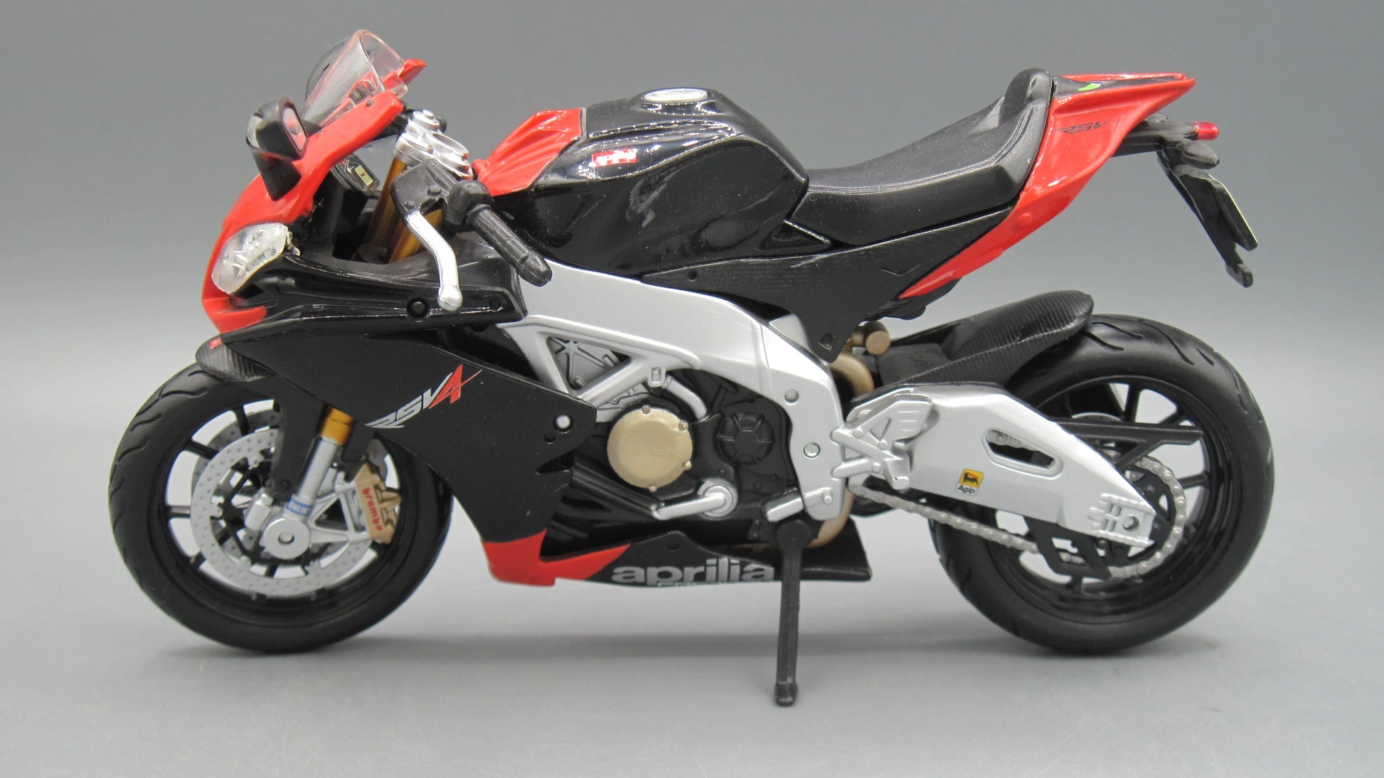 Maisto   Aprilia RSV4  Red + Black