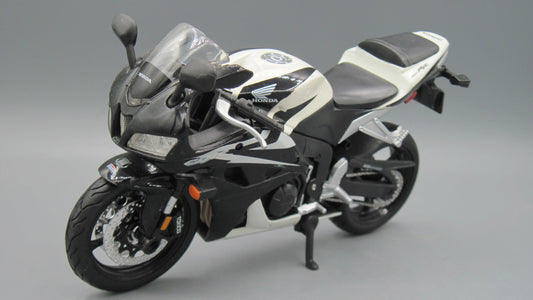 Maisto   Honda CBR 1000RR   White + Black