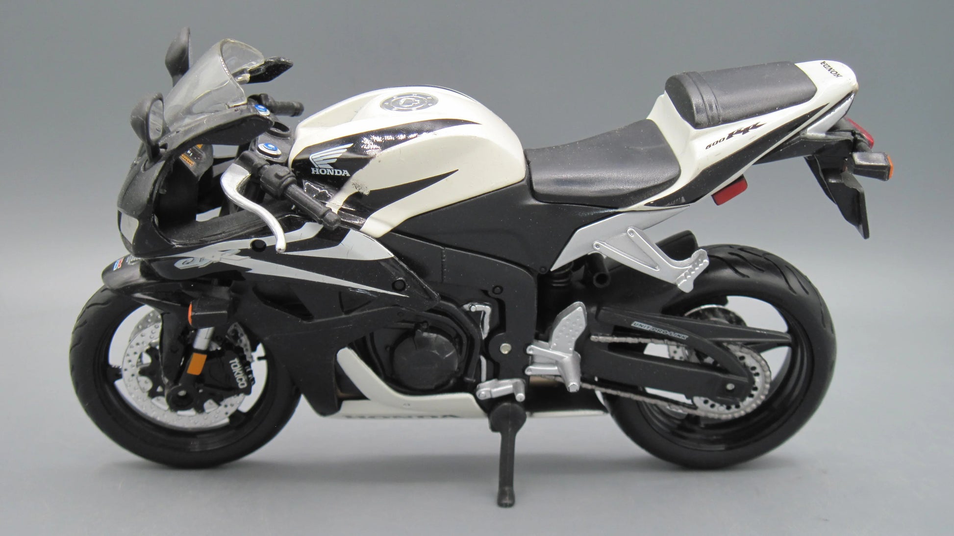 Maisto   Honda CBR 1000RR   White + Black