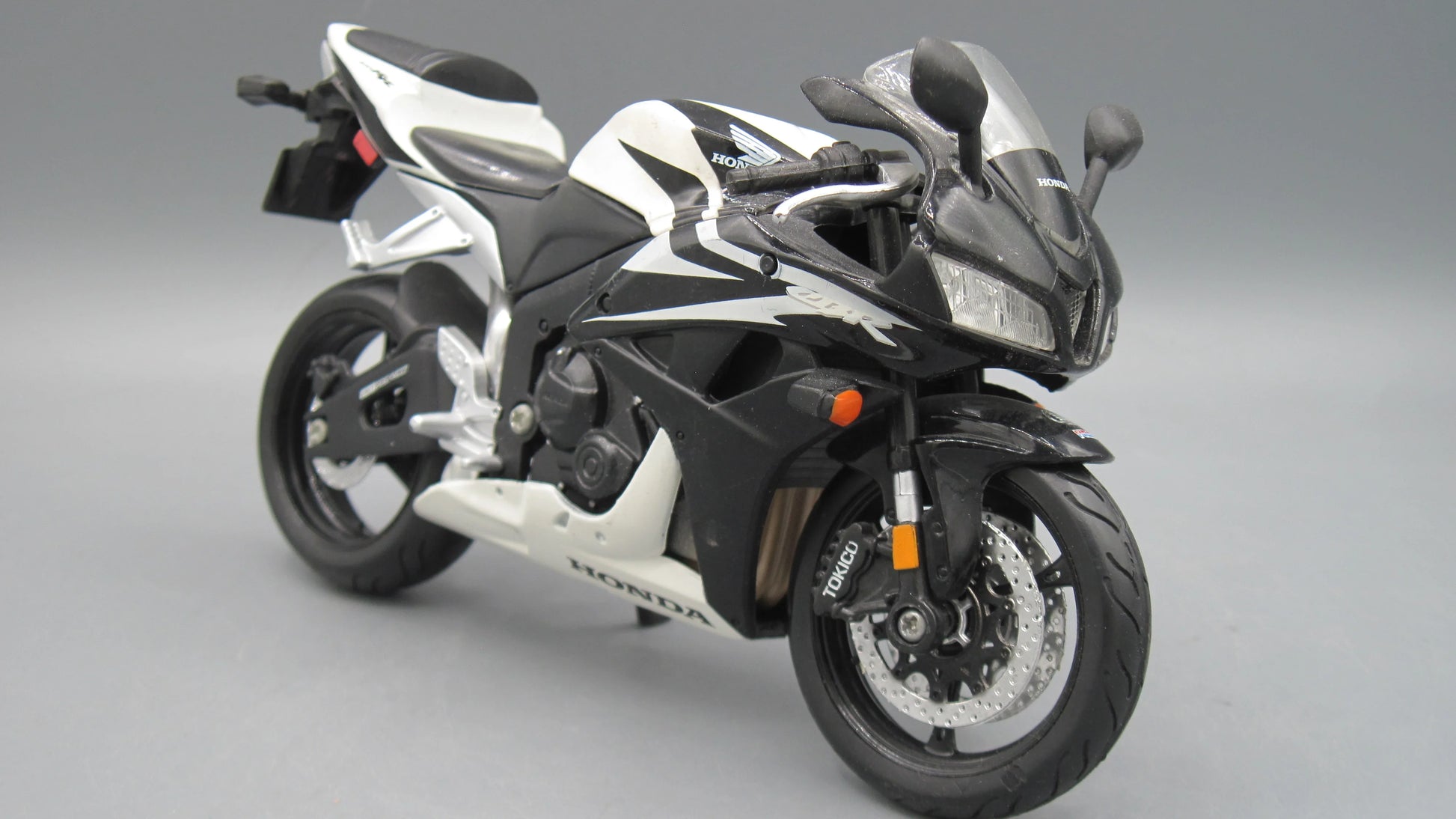 Maisto   Honda CBR 1000RR   White + Black