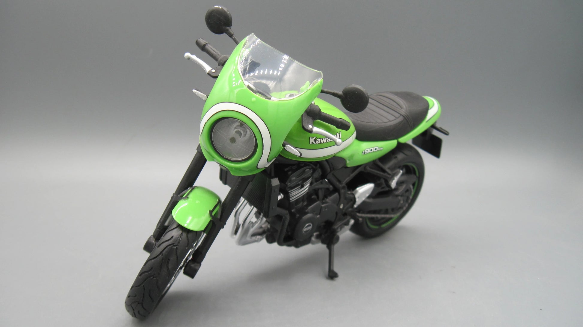 Maisto   Kawaski Z900 RS  Green