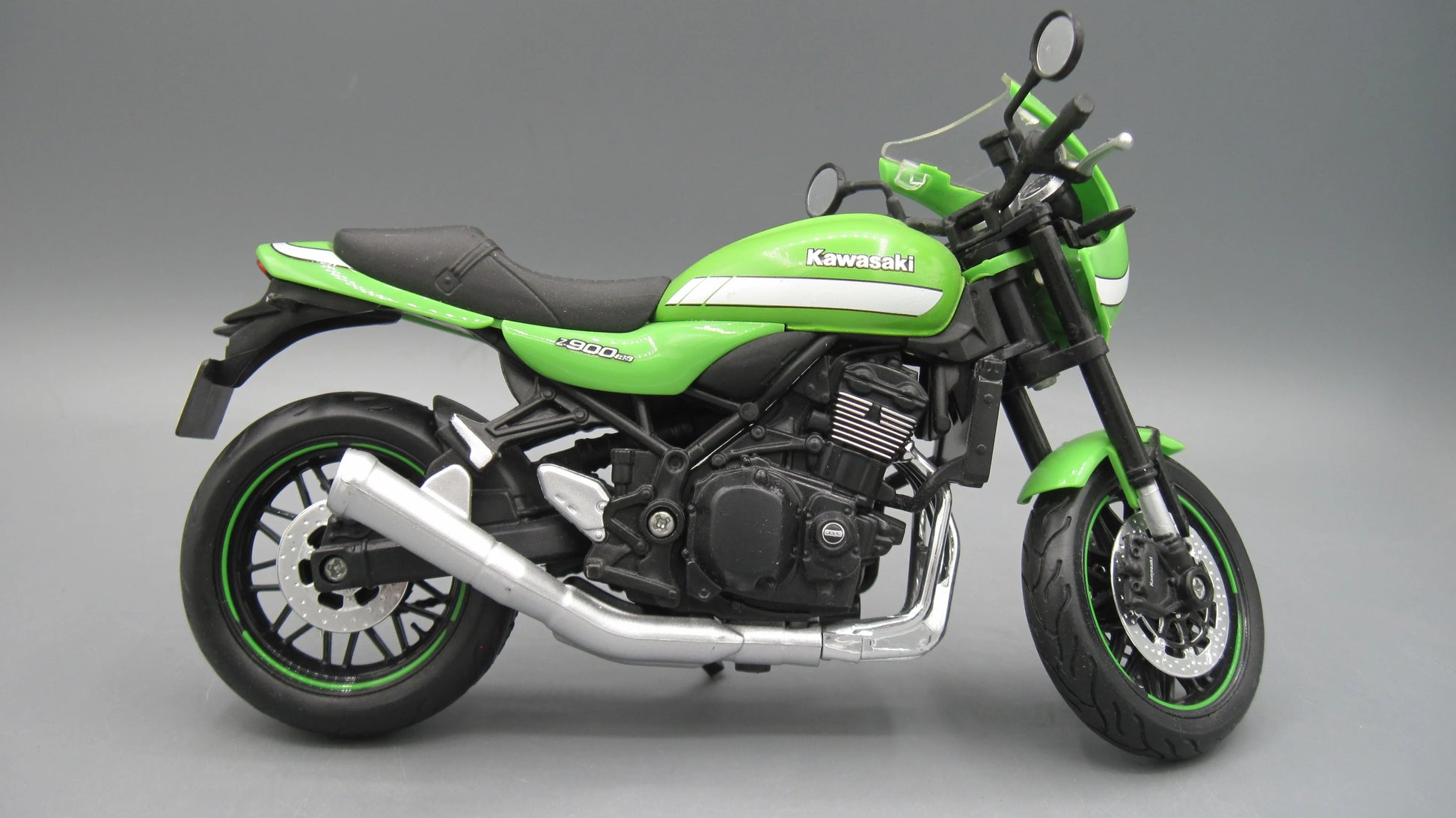 Maisto   Kawaski Z900 RS  Green