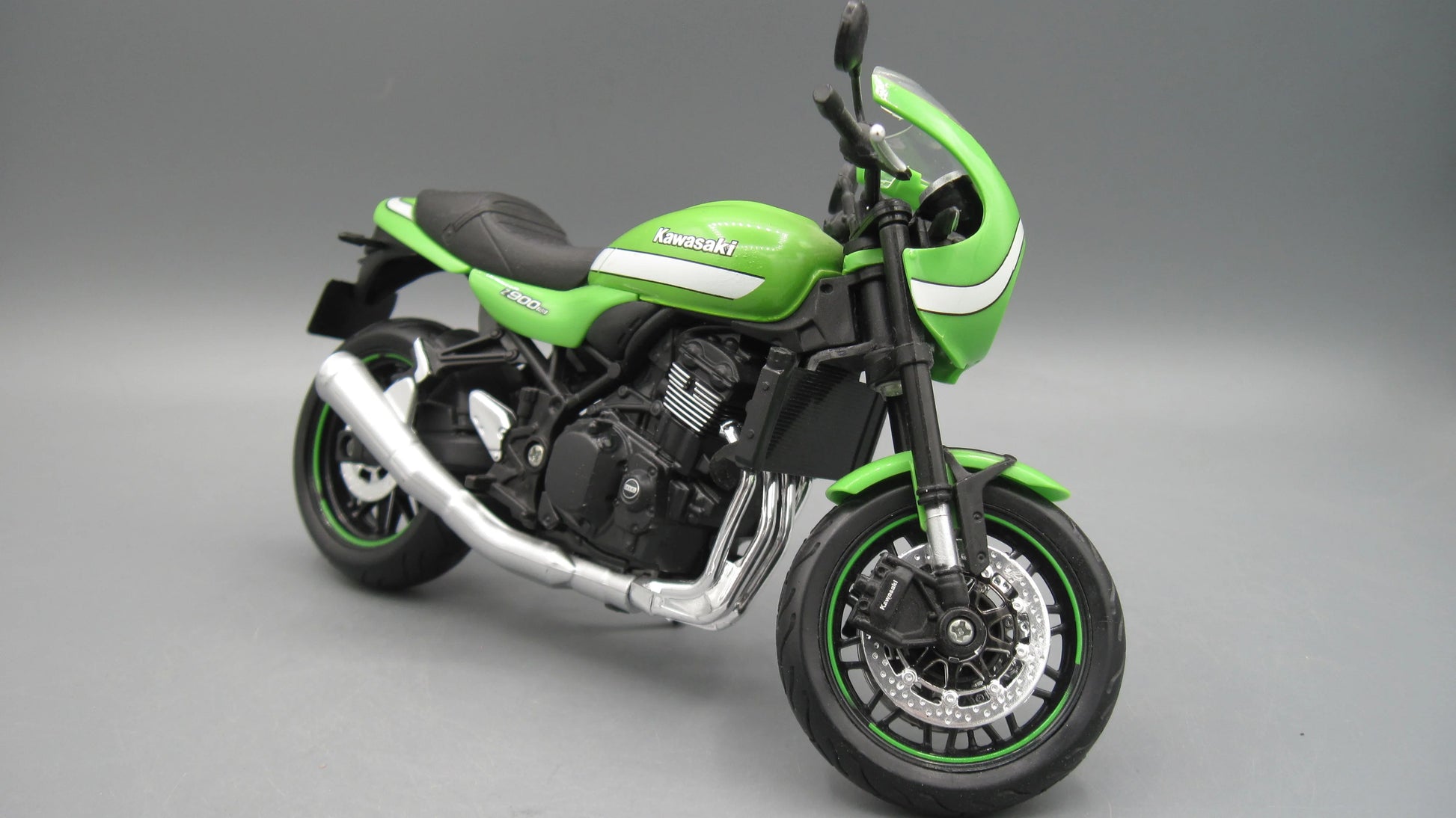 Maisto   Kawaski Z900 RS  Green