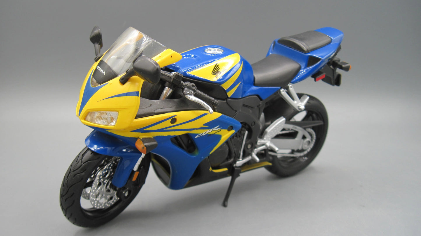 Maisto   Honda CBR 1000RR Yoshimura  Blue + Yellow