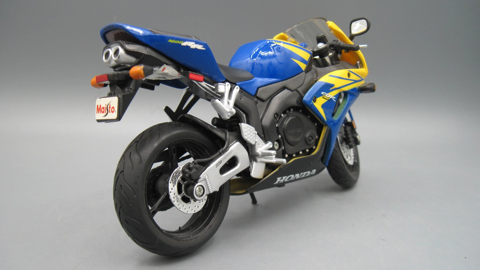 Maisto   Honda CBR 1000RR Yoshimura  Blue + Yellow