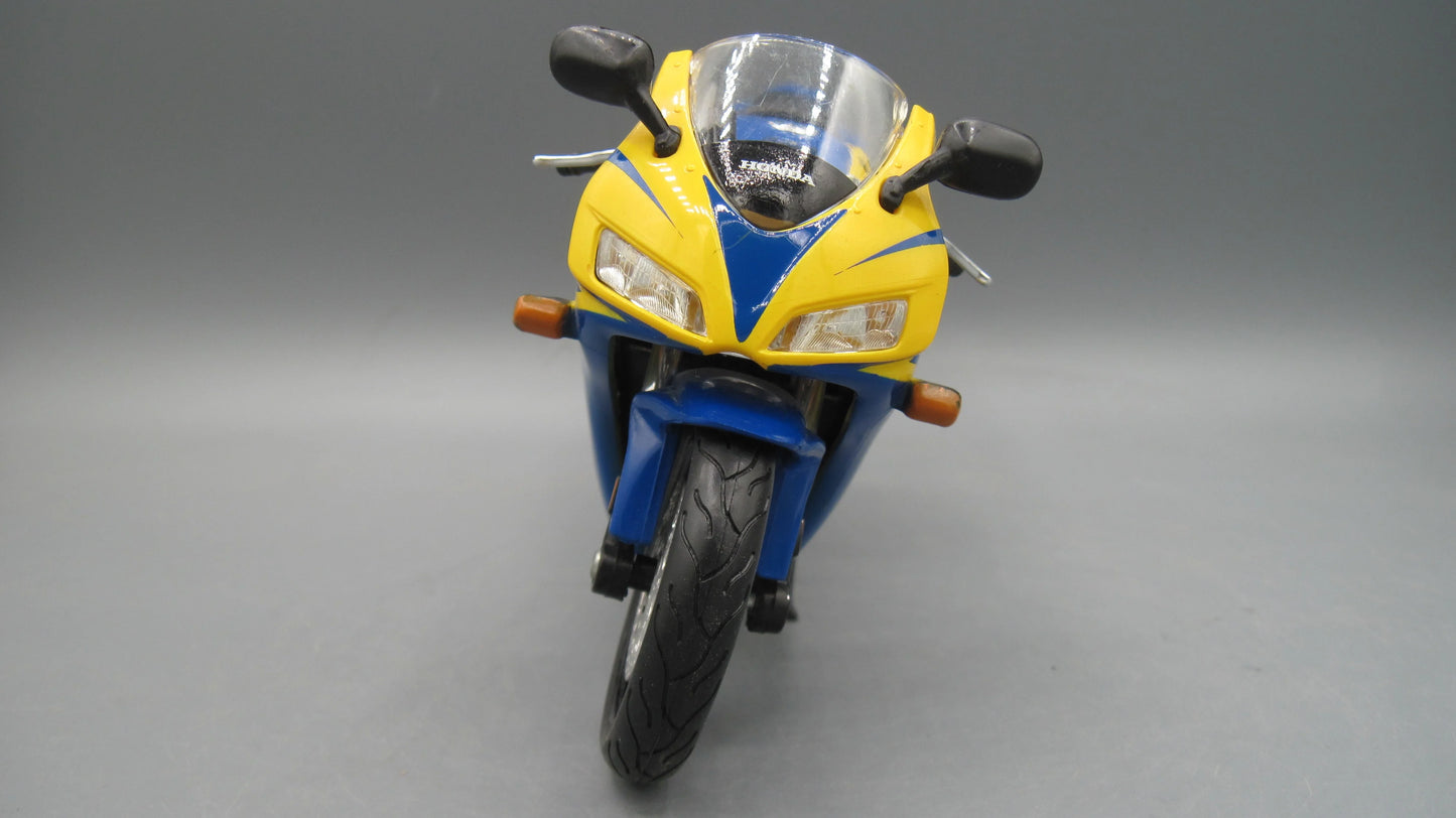 Maisto   Honda CBR 1000RR Yoshimura  Blue + Yellow