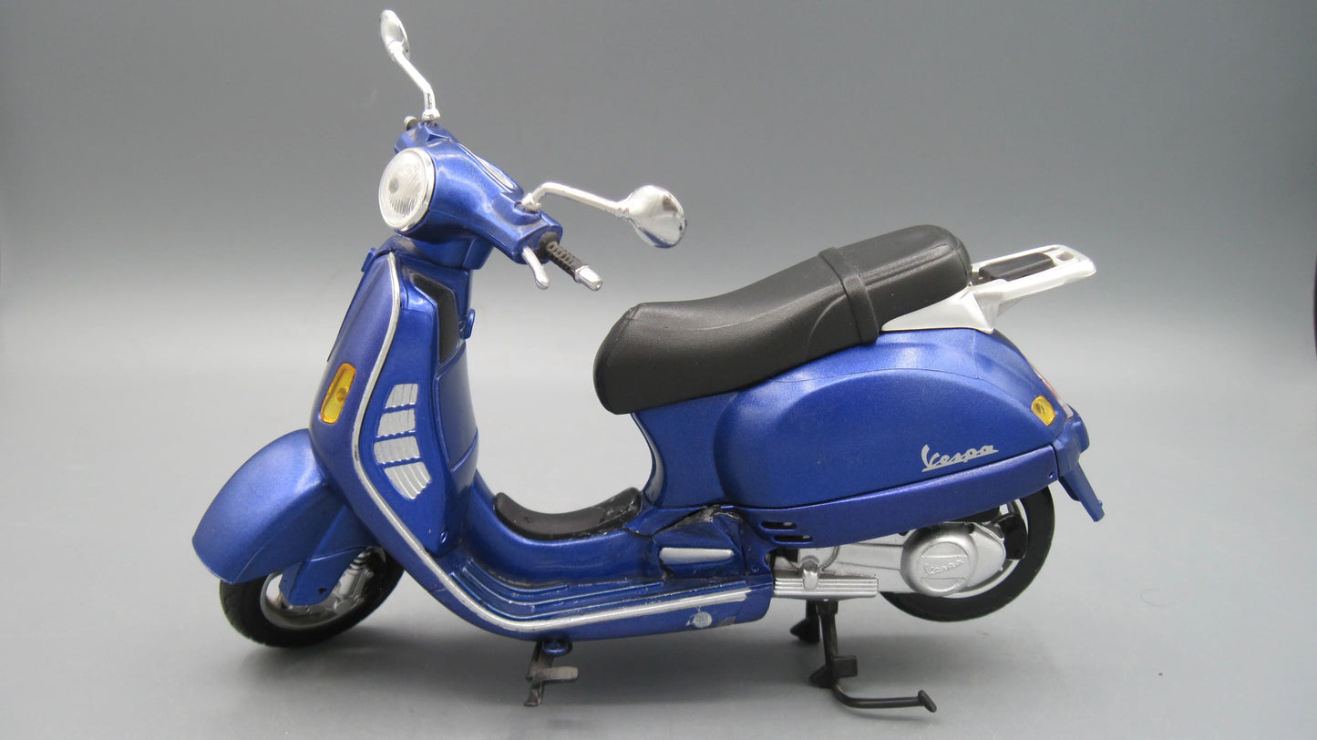 New-Ray   Vespa Granturismo  Purple
