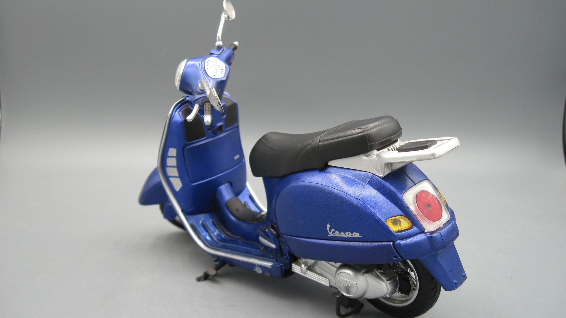 New-Ray   Vespa Granturismo  Purple