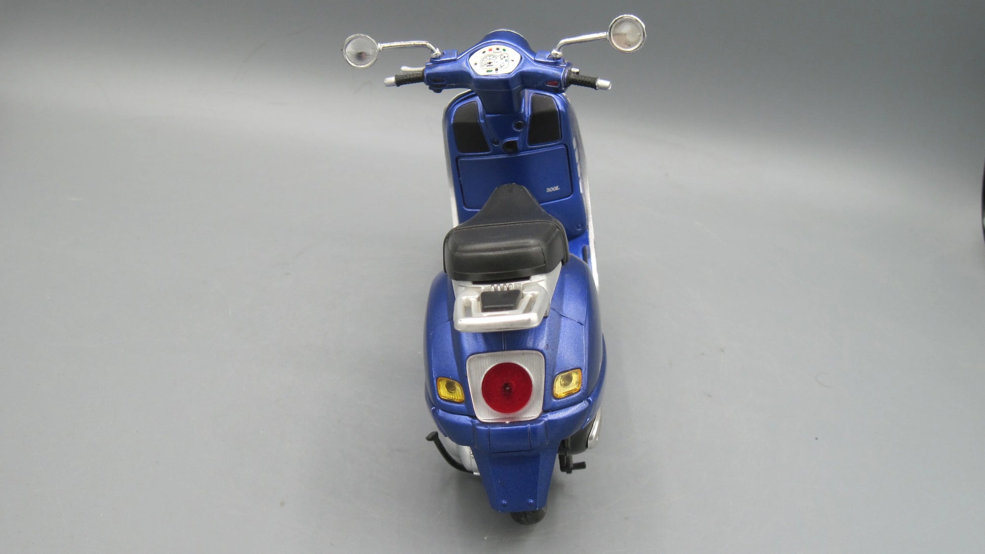 New-Ray   Vespa Granturismo  Purple