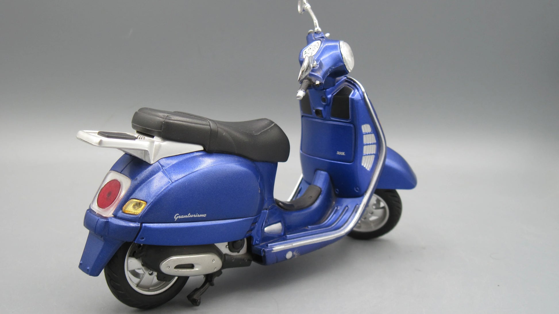 New-Ray   Vespa Granturismo  Purple
