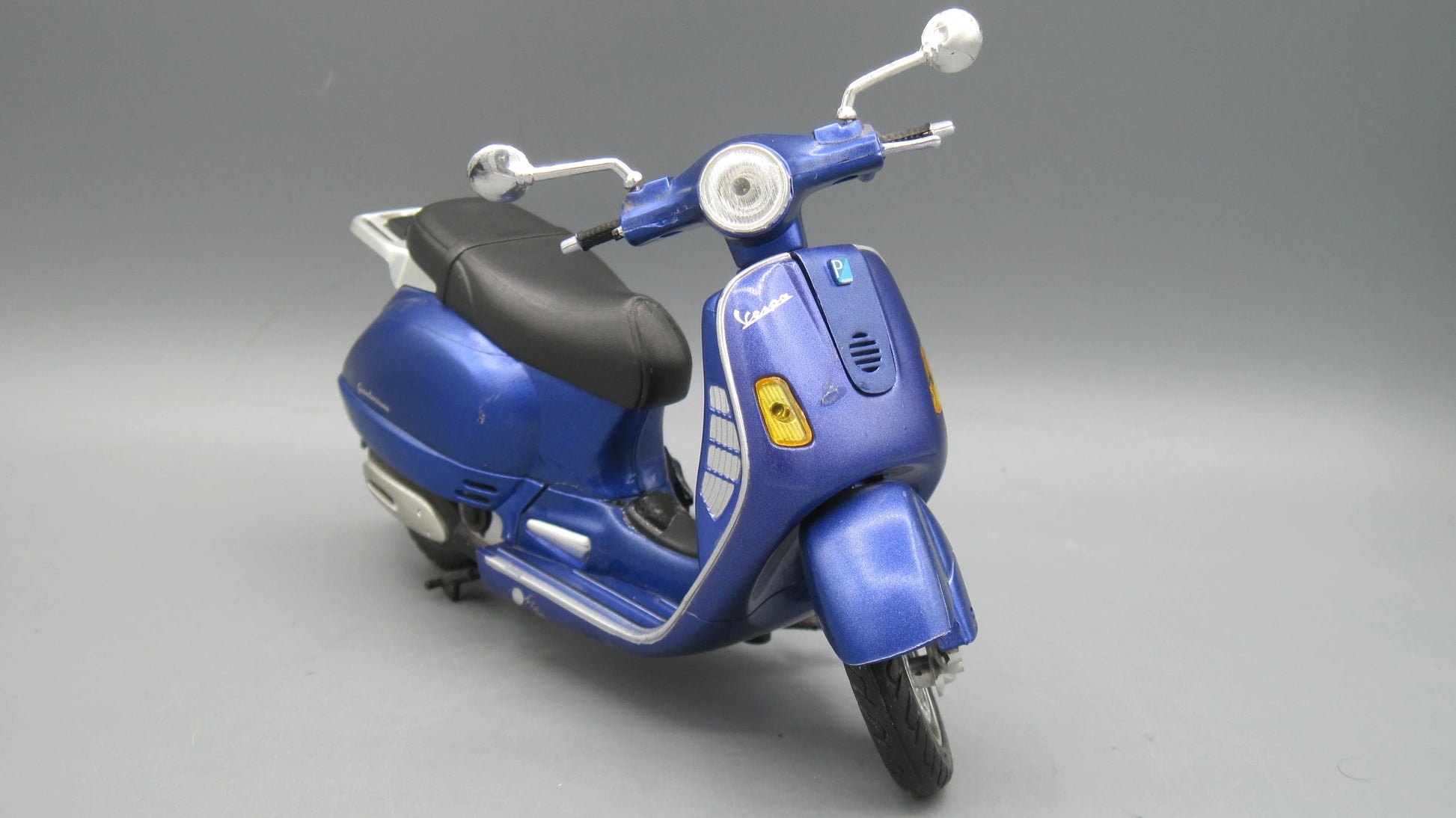 New-Ray   Vespa Granturismo  Purple