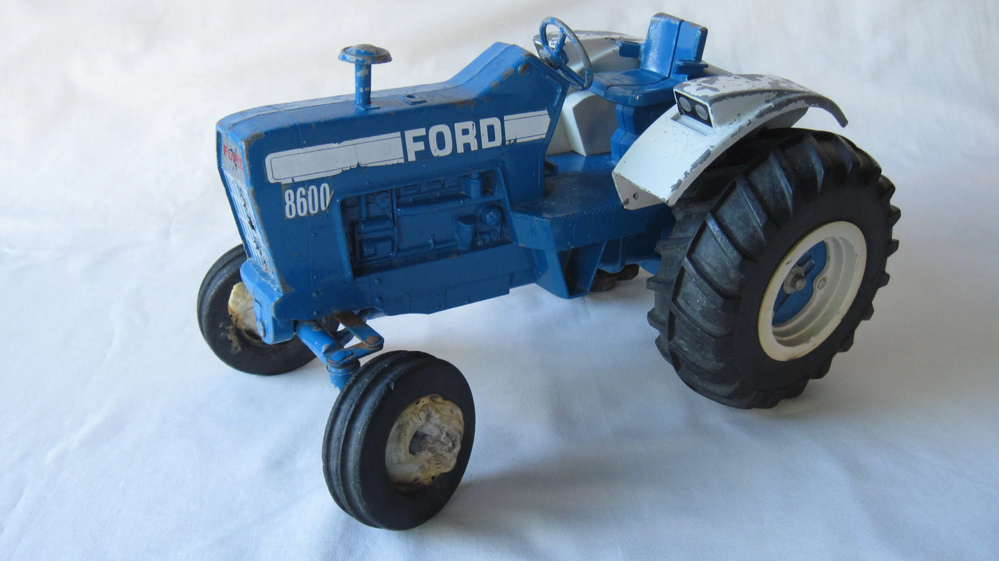 ERTL   Ford 8600  Blue