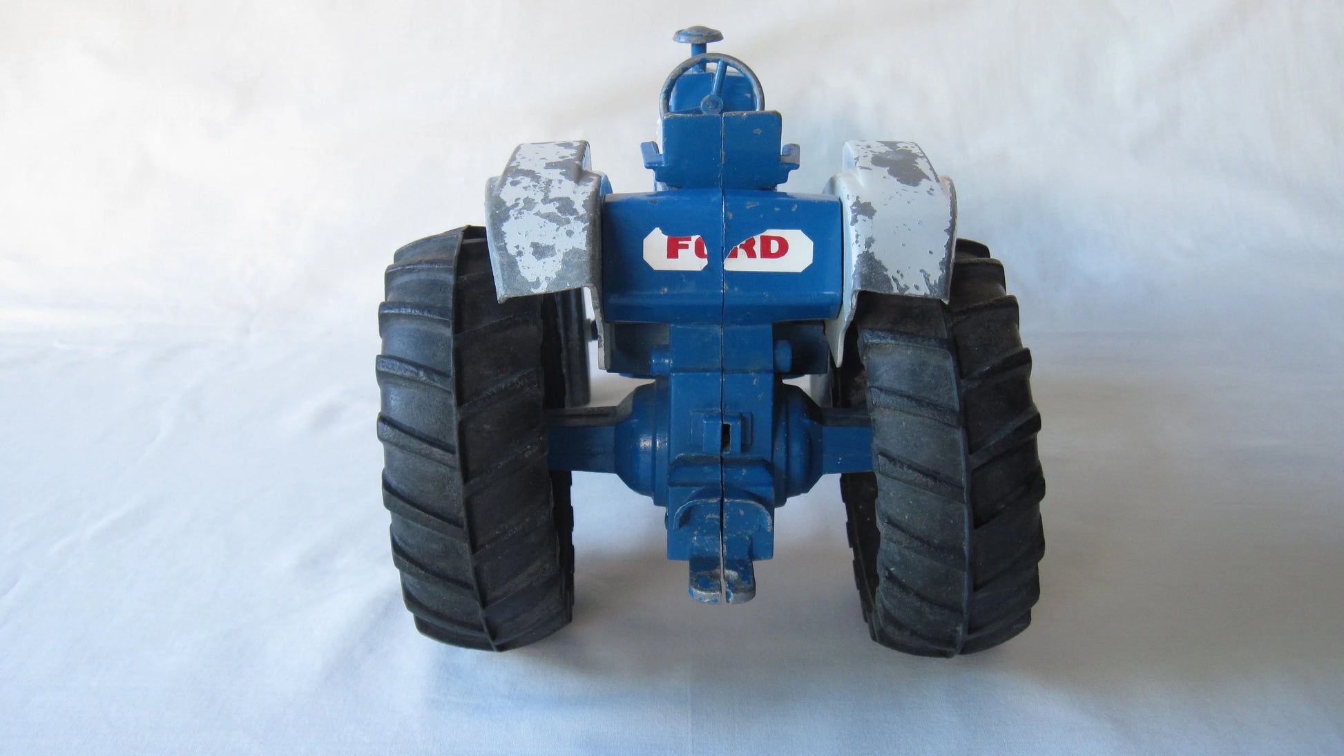 ERTL   Ford 8600  Blue