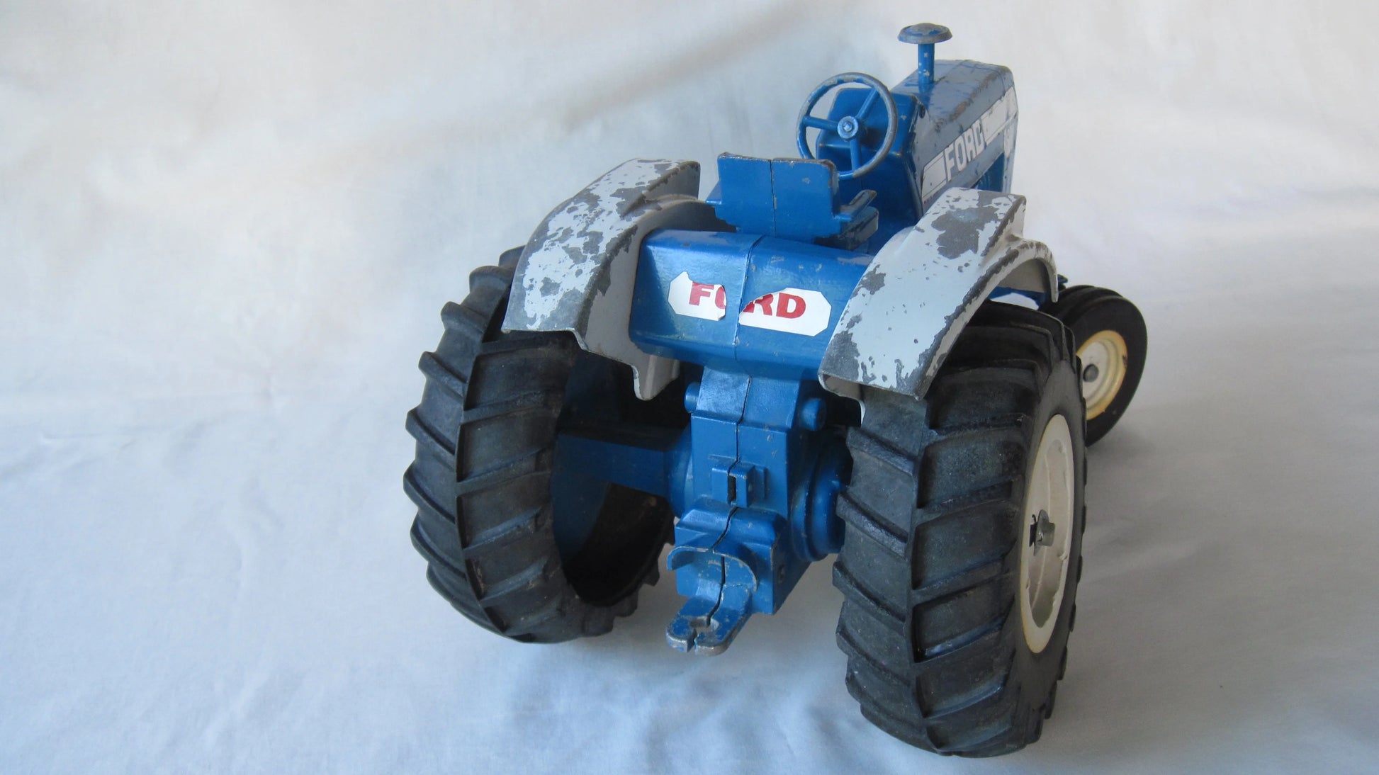 ERTL   Ford 8600  Blue