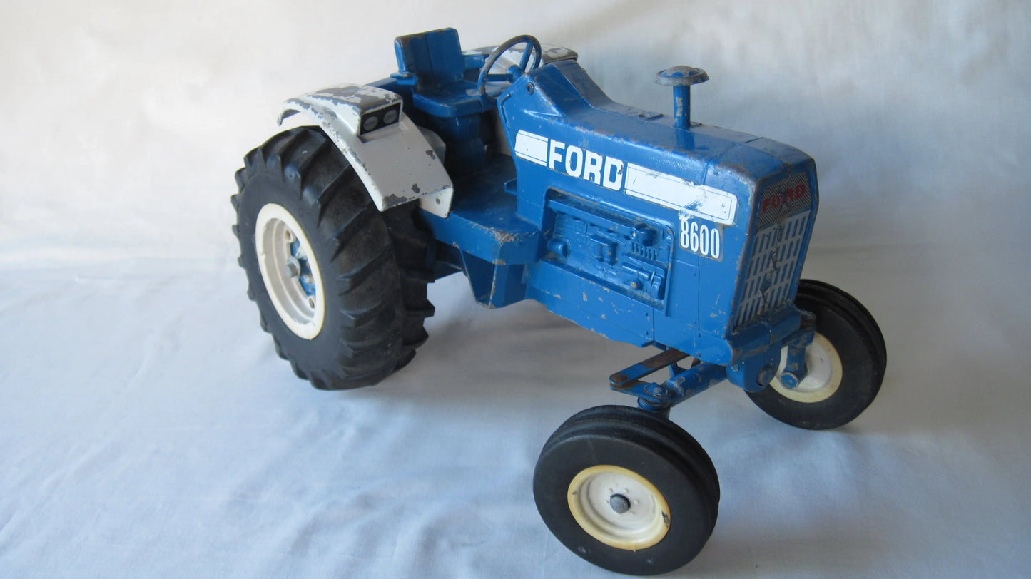 ERTL   Ford 8600  Blue