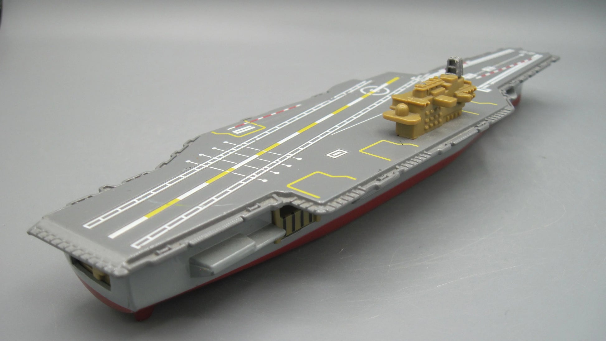 Motor Max    76745 Midway 9" Aircraft Carrier 2002 Grey