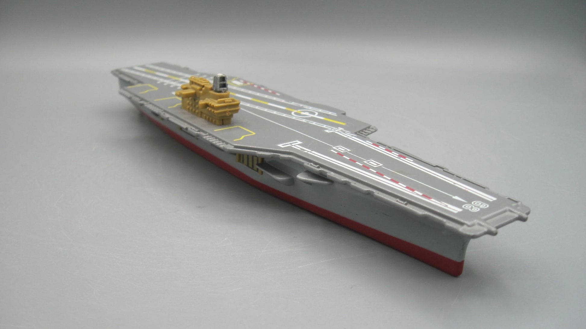 Motor Max    76745 Midway 9" Aircraft Carrier 2002 Grey