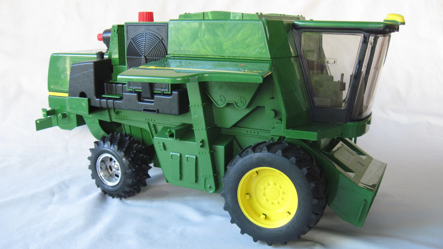 Bruder   John Deere T670i  Green