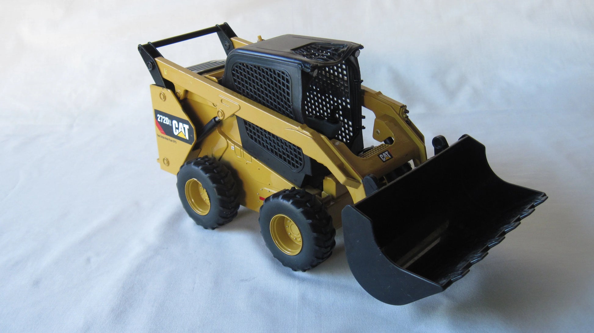 Diecast Masters   Caterpillar 272 D2  Yellow