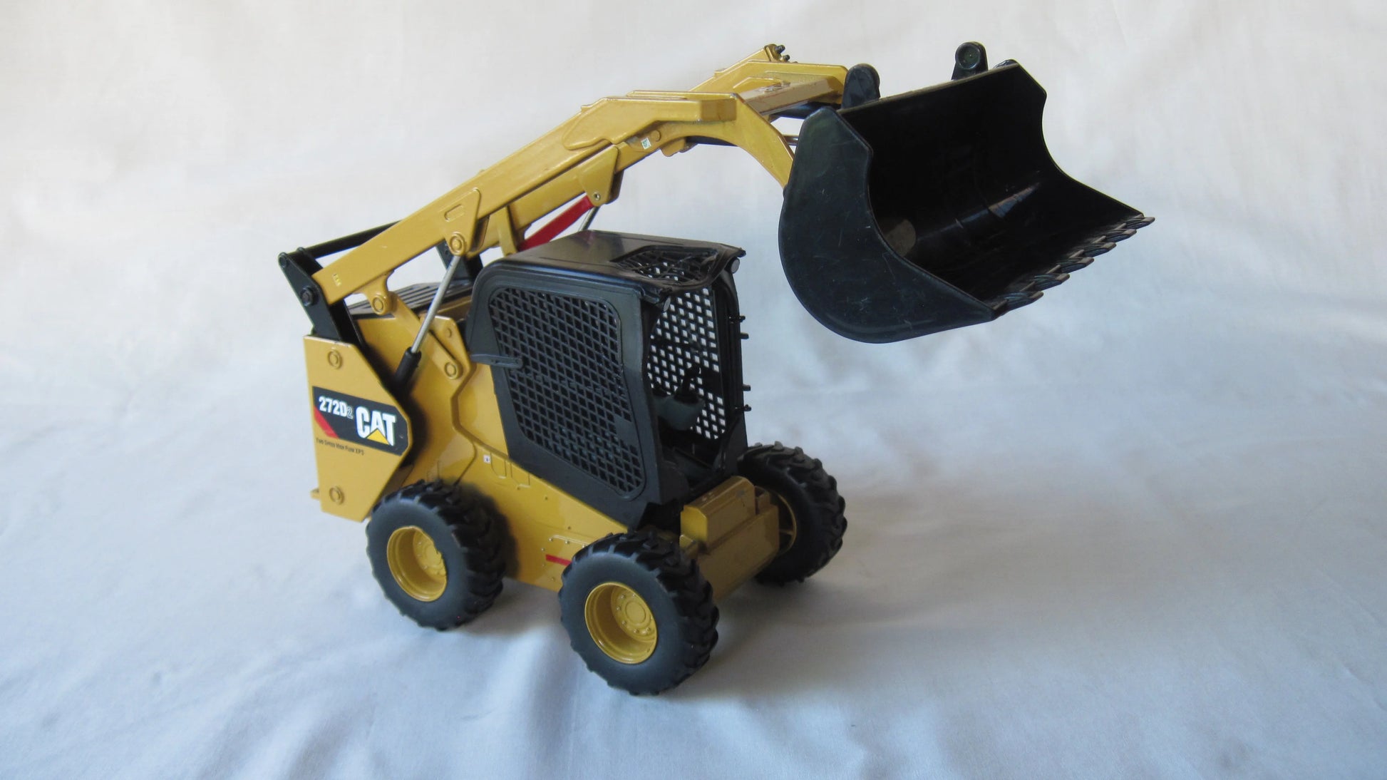 Diecast Masters   Caterpillar 272 D2  Yellow