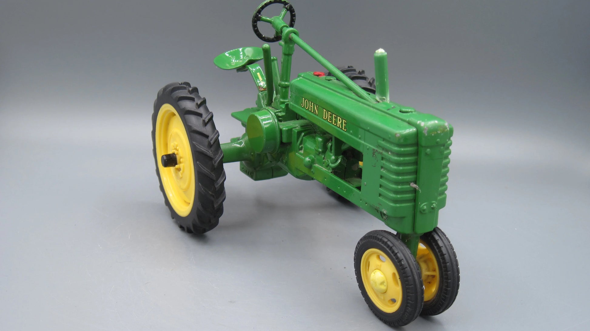 ERTL   John Deere H Tractor  Green