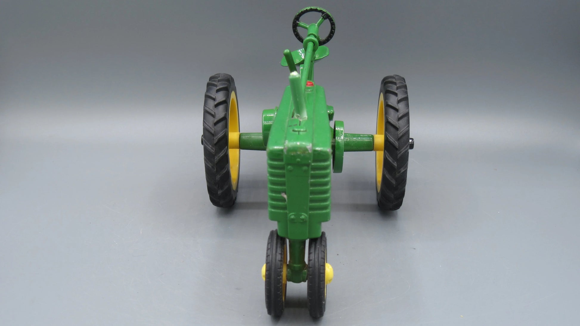 ERTL   John Deere H Tractor  Green