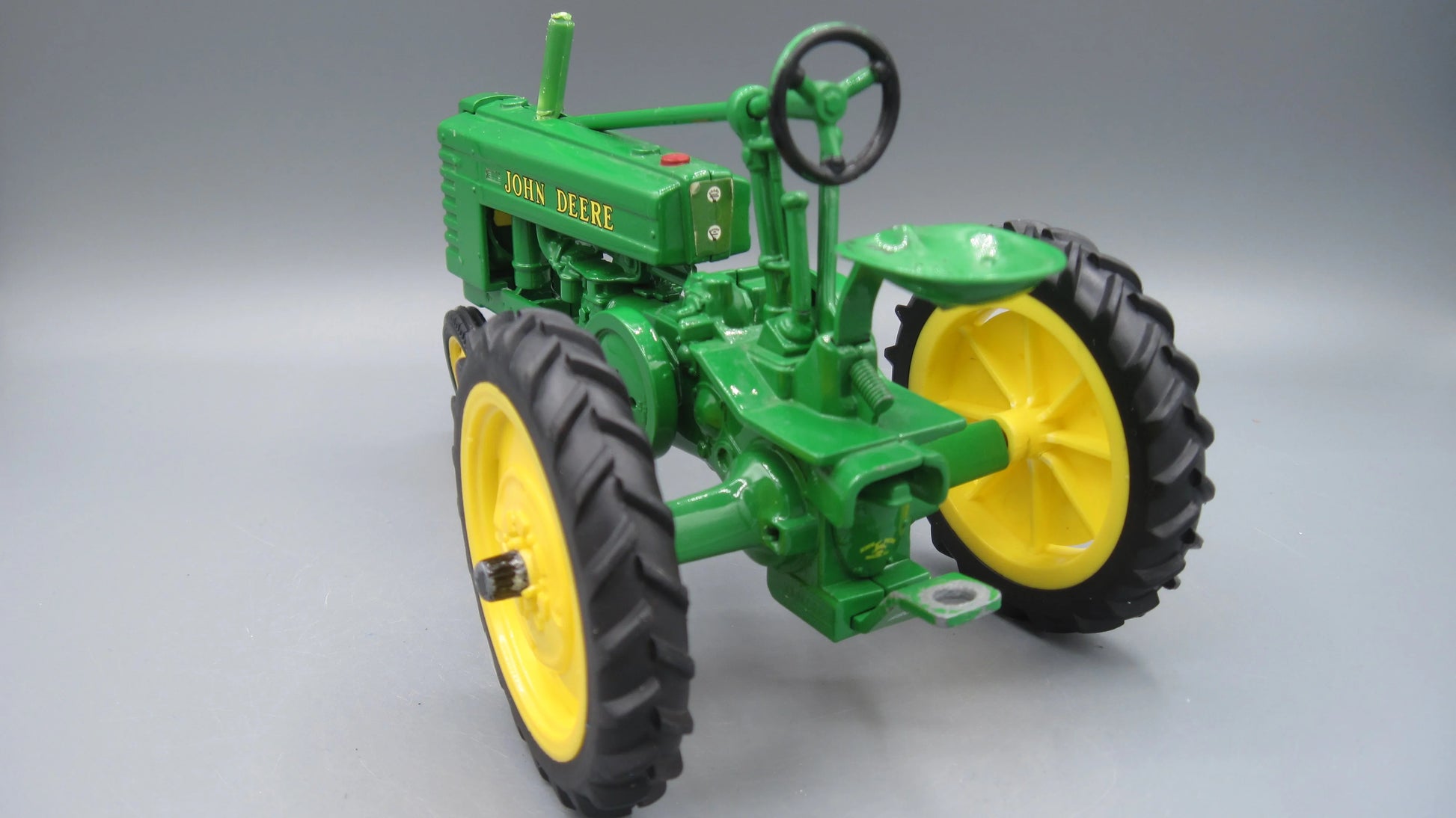 ERTL   John Deere H Tractor  Green
