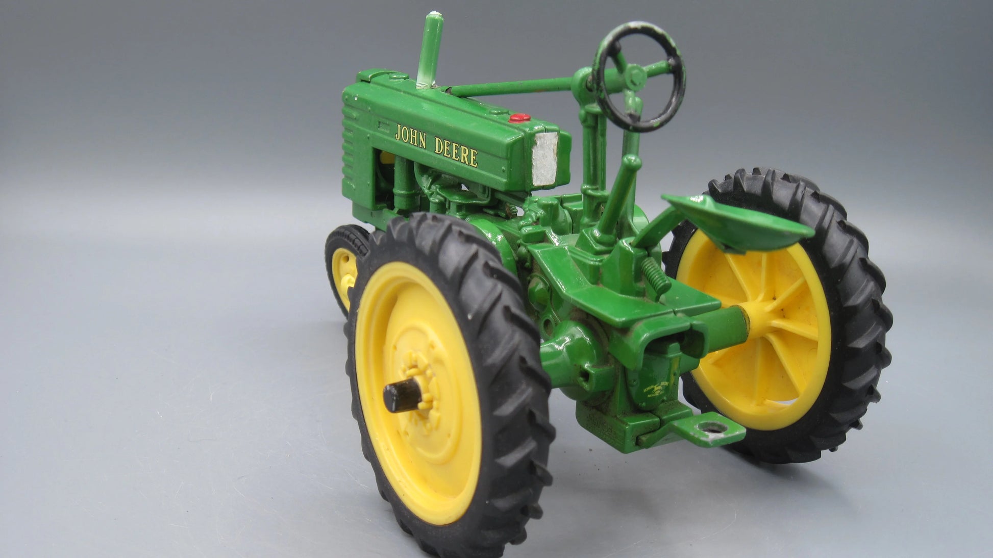 ERTL   John Deere H Tractor  Green