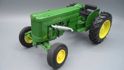 ERTL   John Deere 40 Tractor  Green
