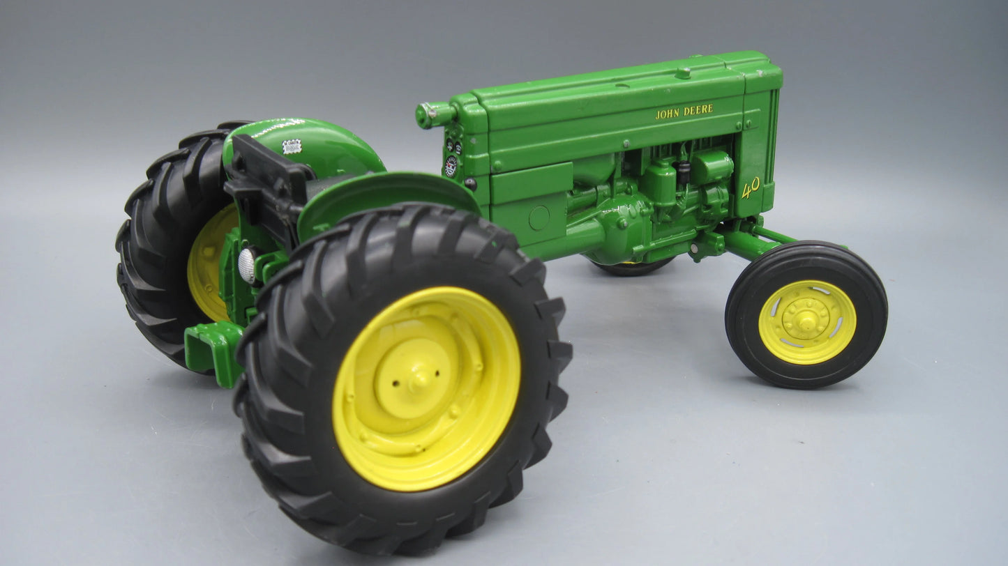 ERTL   John Deere 40 Tractor  Green