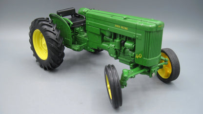 ERTL   John Deere 40 Tractor  Green