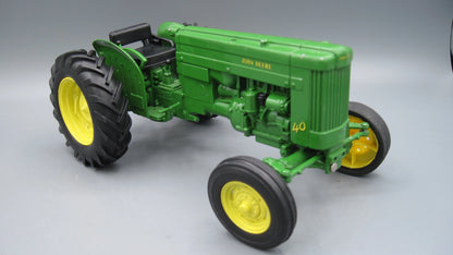 ERTL   John Deere 40 Tractor  Green