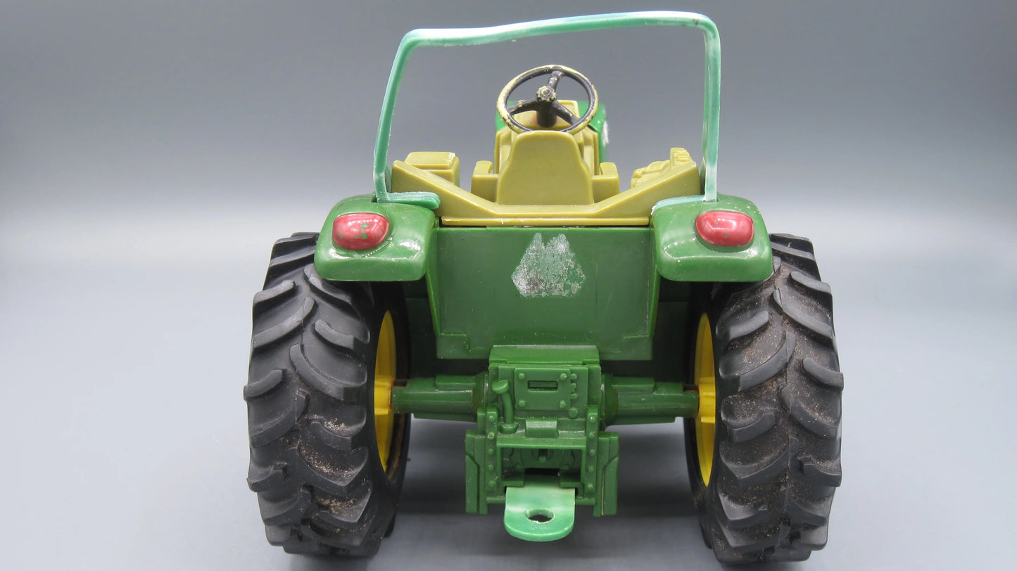 ERTL   John Deere Tractor  Green