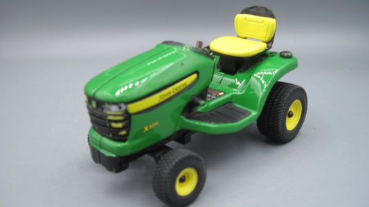 ERTL   John Deere X320 Lawn Mower Tractor  Green