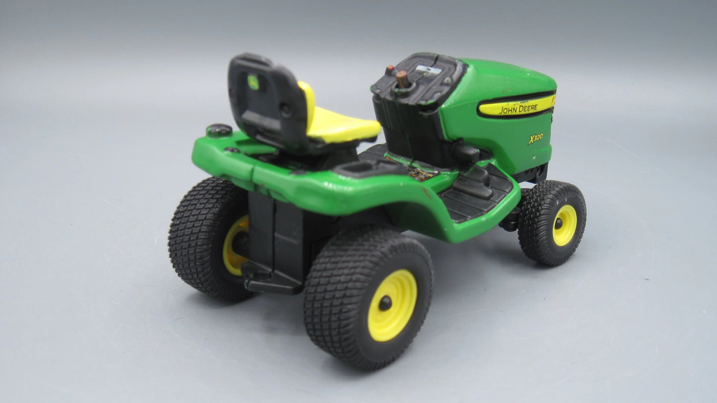 ERTL   John Deere X320 Lawn Mower Tractor  Green