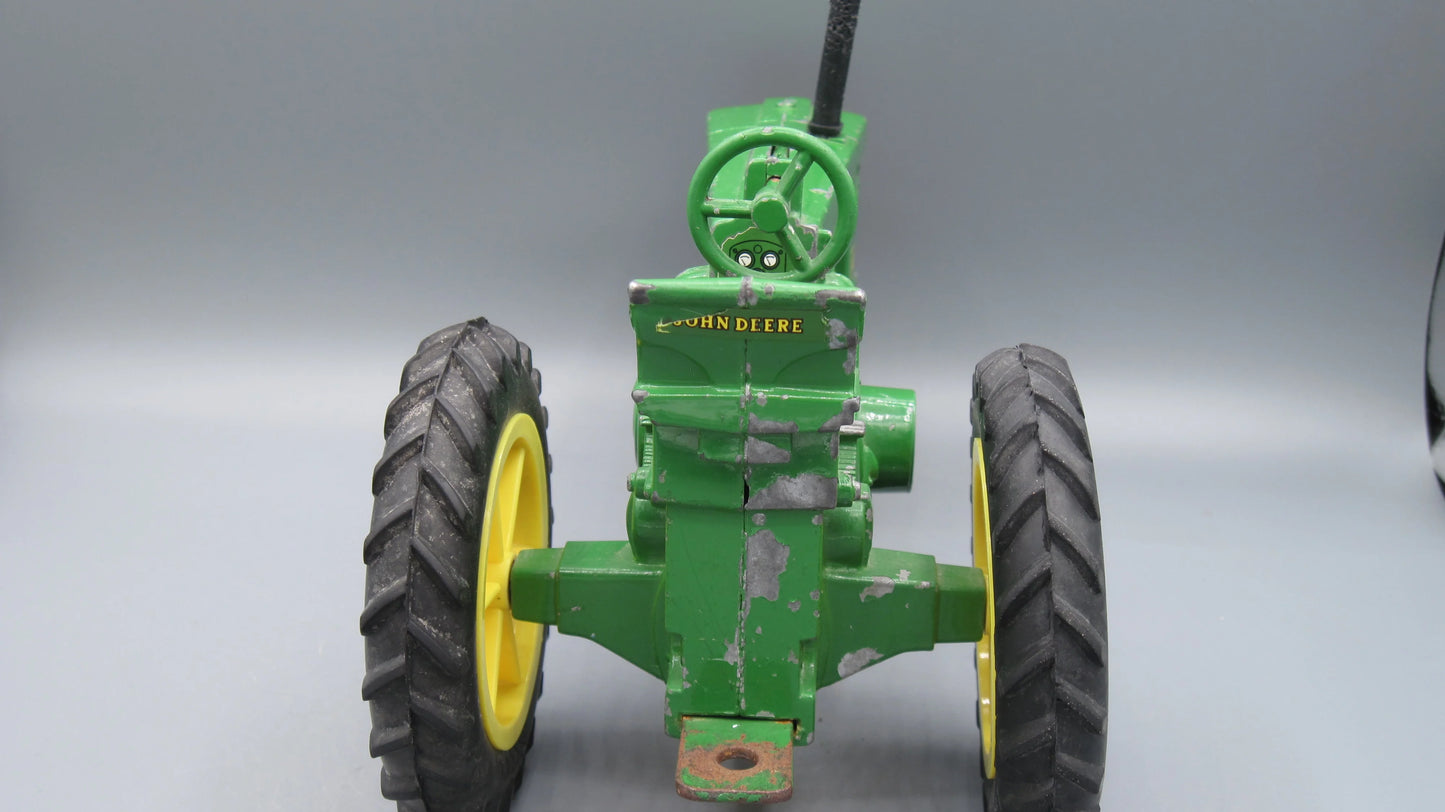 ERTL   John Deere 70 Tractor  Green
