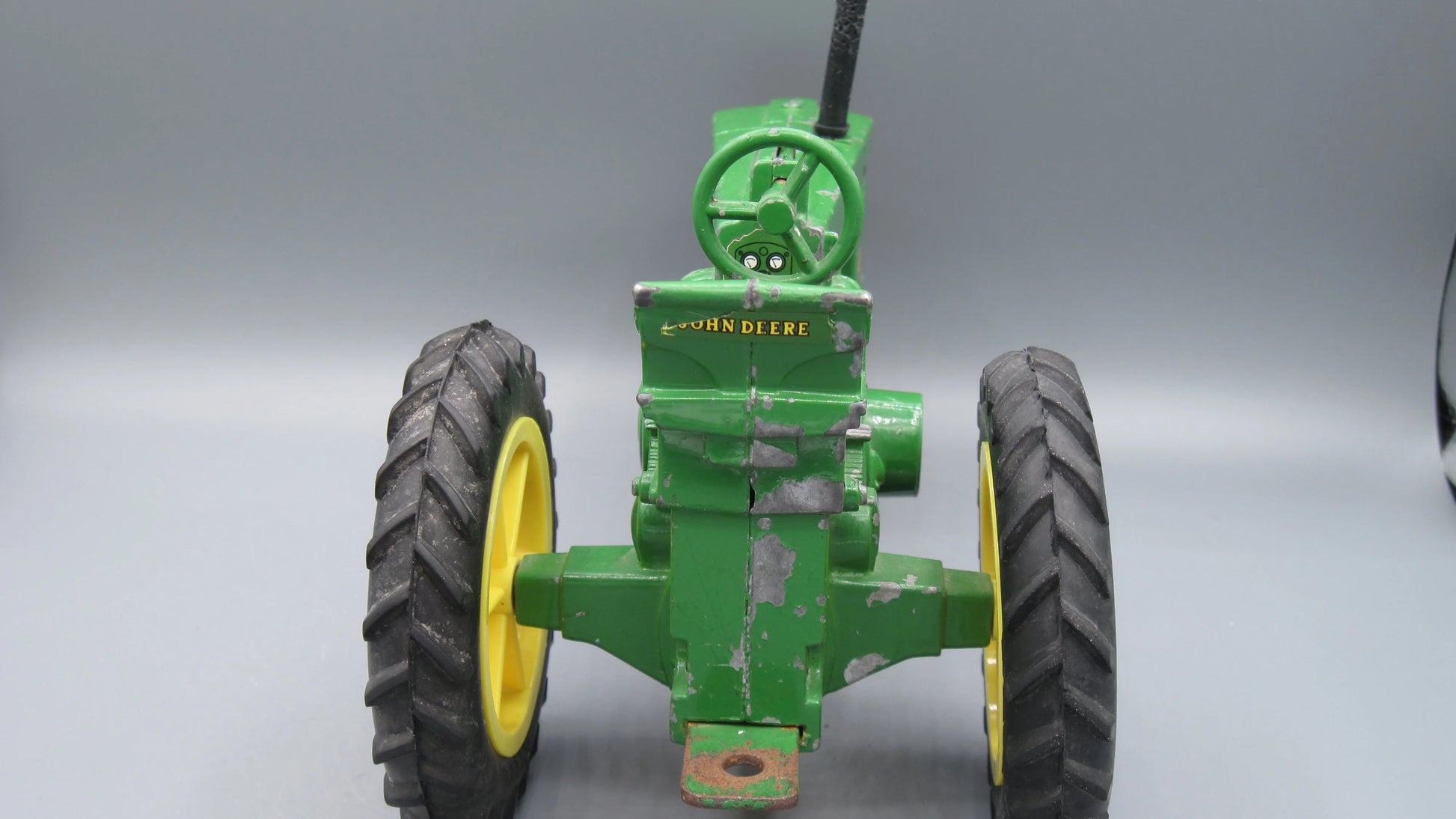 ERTL   John Deere 70 Tractor  Green