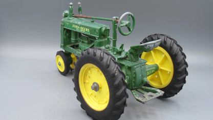 ERTL   John Deere Model G Tractor  Green