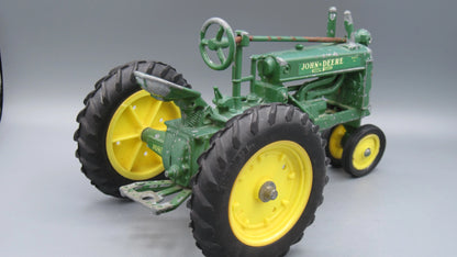 ERTL   John Deere Model G Tractor  Green