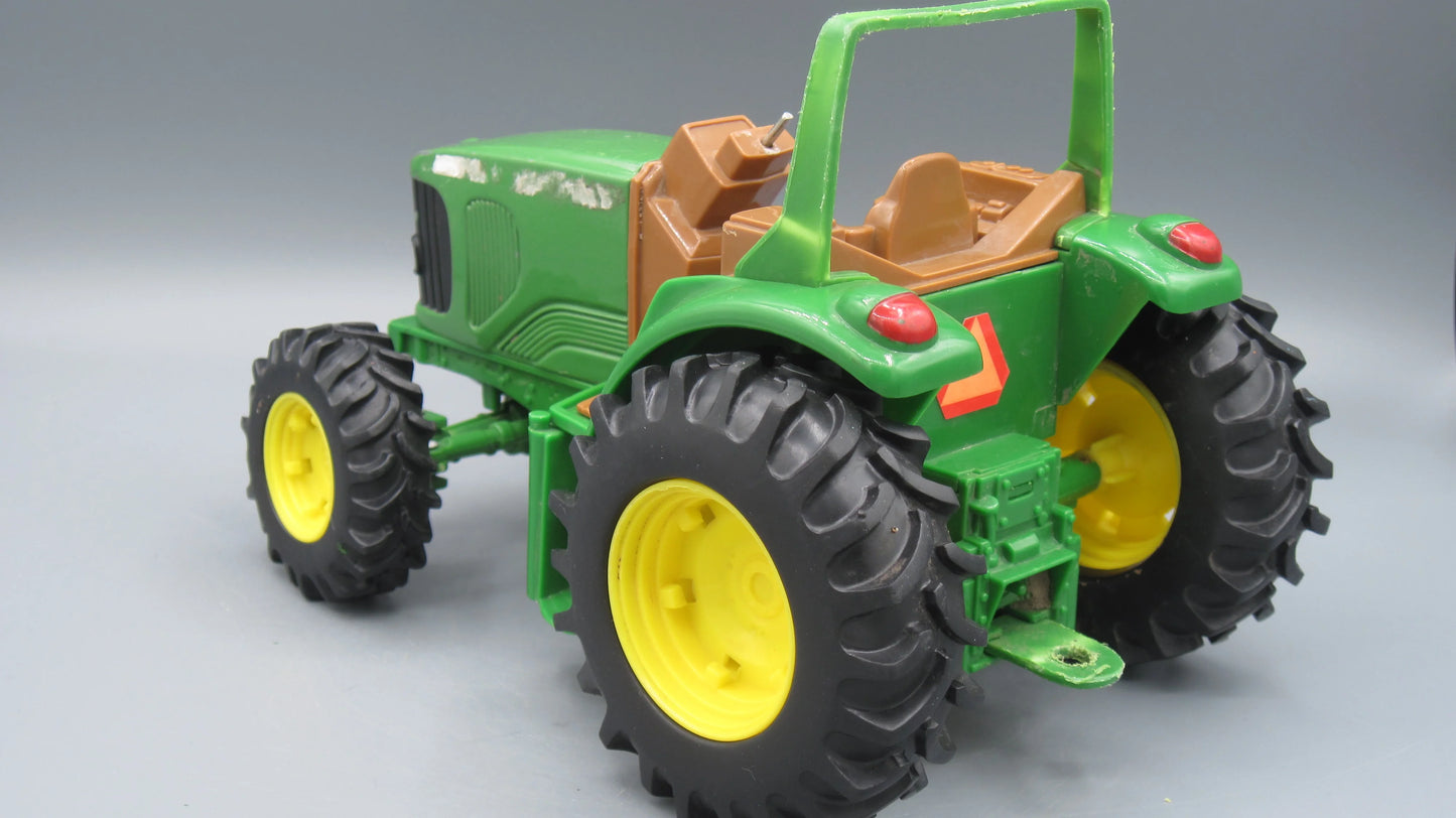 ERTL   John Deere Tractor  Green