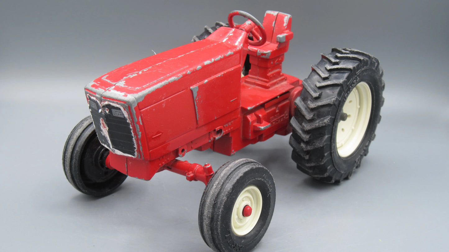 ERTL   International Harvester STK 415  Red