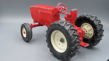 ERTL   International Harvester STK 415  Red