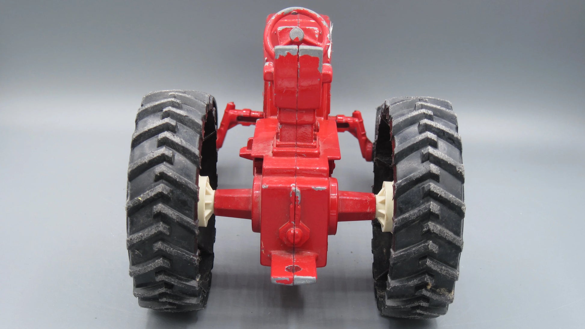 ERTL   International Harvester STK 415  Red