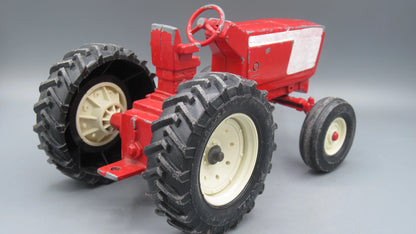 ERTL   International Harvester STK 415  Red